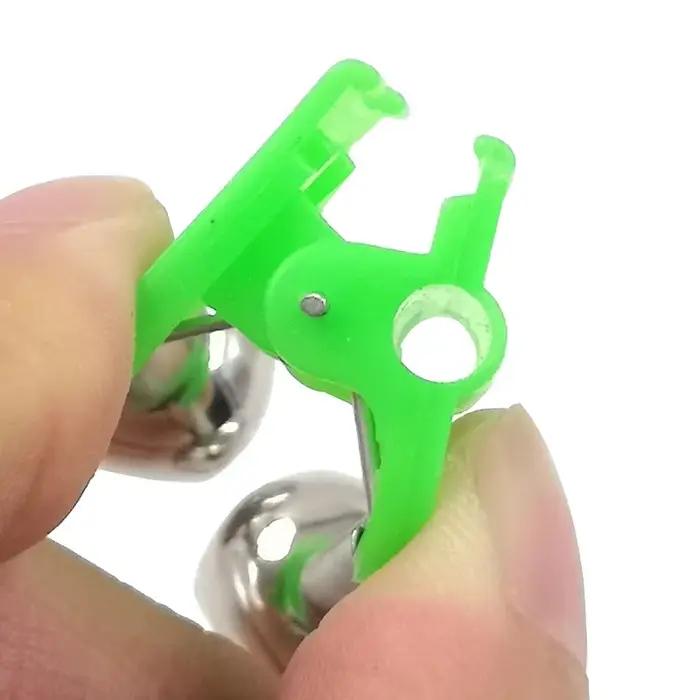 Alarme de touche pêche 5 pièces OUTKIT - Cloches ABS vertes avec pince métallique pour canne