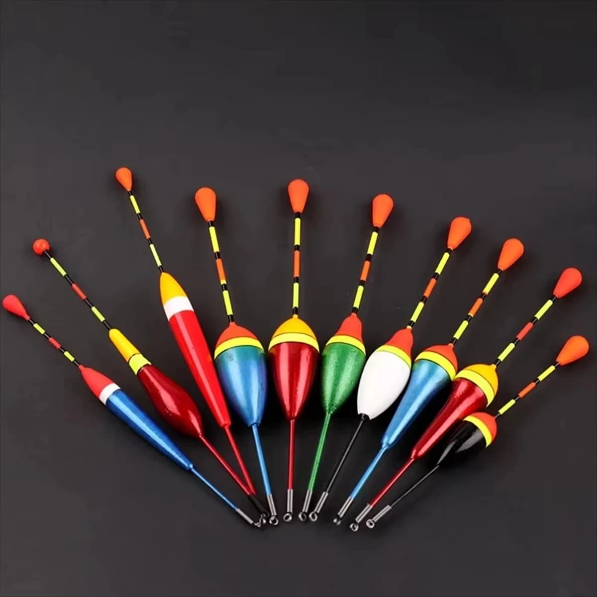 Lot promotion de 10 flotteurs de pêche en mousse, tailles et couleurs mélangées pour votre matériel de pêche