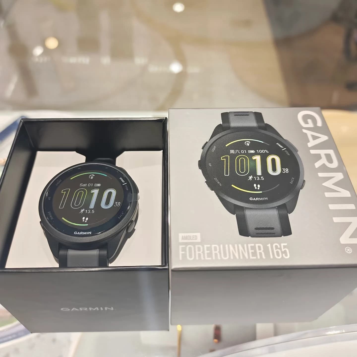 Montre GARMIN Forerunner 165 - Capteur Pulse Ox, dynamique de course, fréquence cardiaque au poignet
