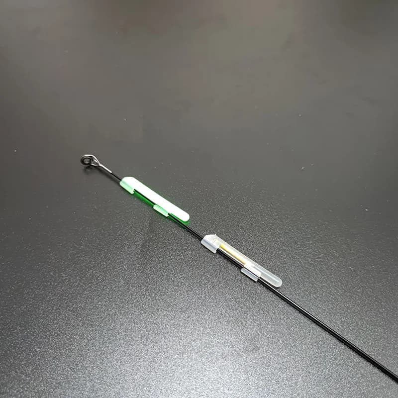 100 bâtons luminescents pour pêche nocturne - tailles SS à XXL avec clips pour canne