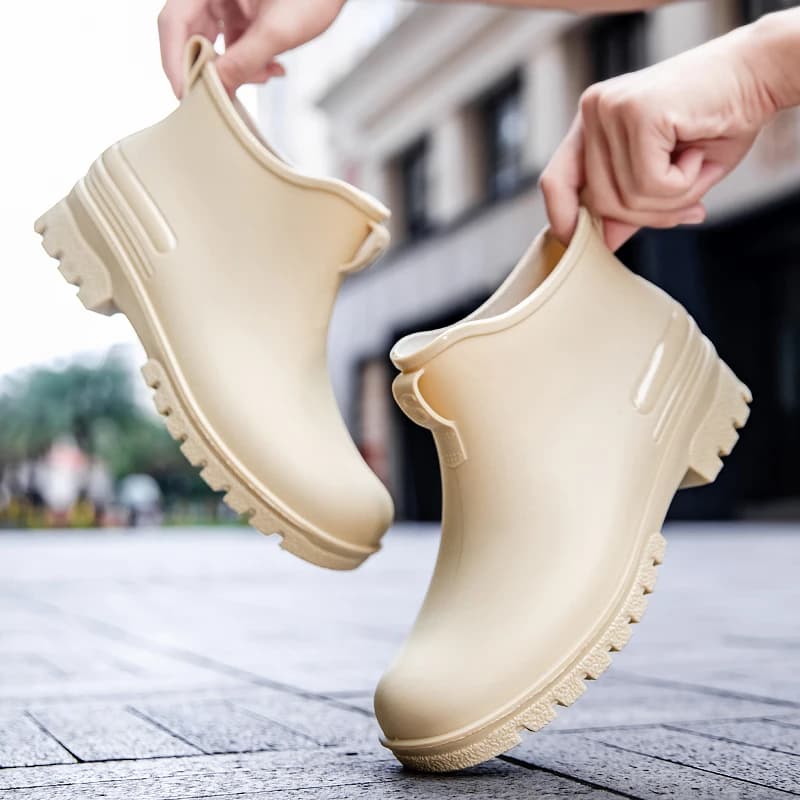 Bottes pluie couple courtes tube PVC moulé imperméables anti-dérapantes commuting extérieur unisexe