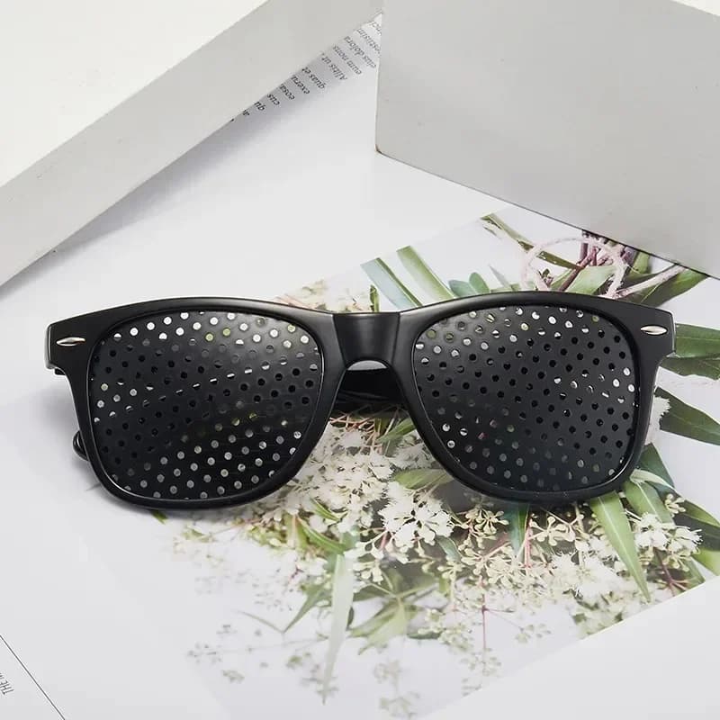 Lunettes anti-myopie et astigmatisme avec trous pour corriger la fatigue visuelle - Homme et Femme