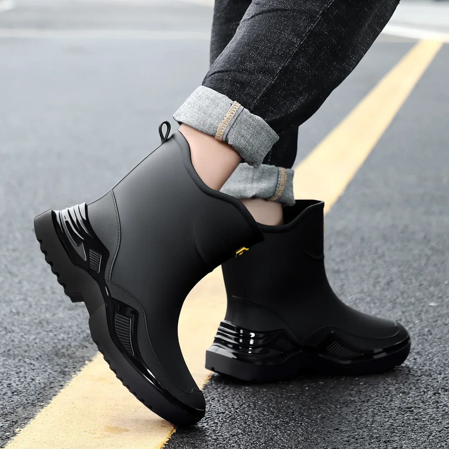 Bottes de sport courtes homme noires coréennes antidérapantes écologiques caoutchouc épais
