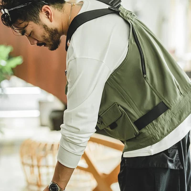 Veste tactique pêche multi-poches avec sac solide et bretelles larges pour équipement