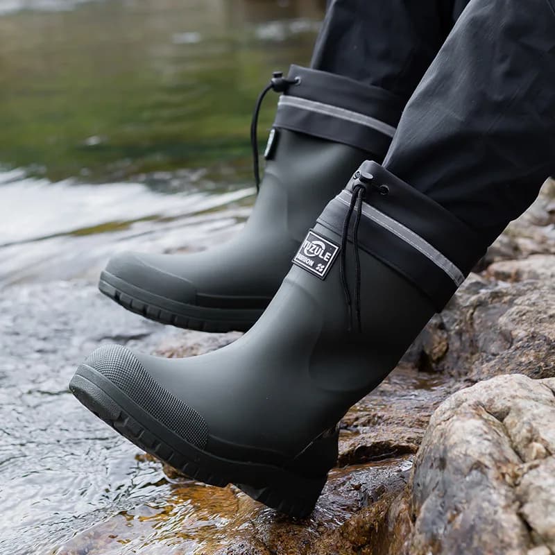 Bottes de pluie mi-mollet homme légères imperméables antidérapantes PVC pour pêche confortables toutes saisons