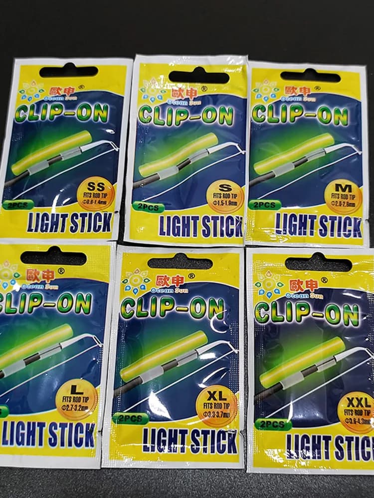 100 bâtons luminescents pour pêche nocturne - tailles SS à XXL avec clips pour canne