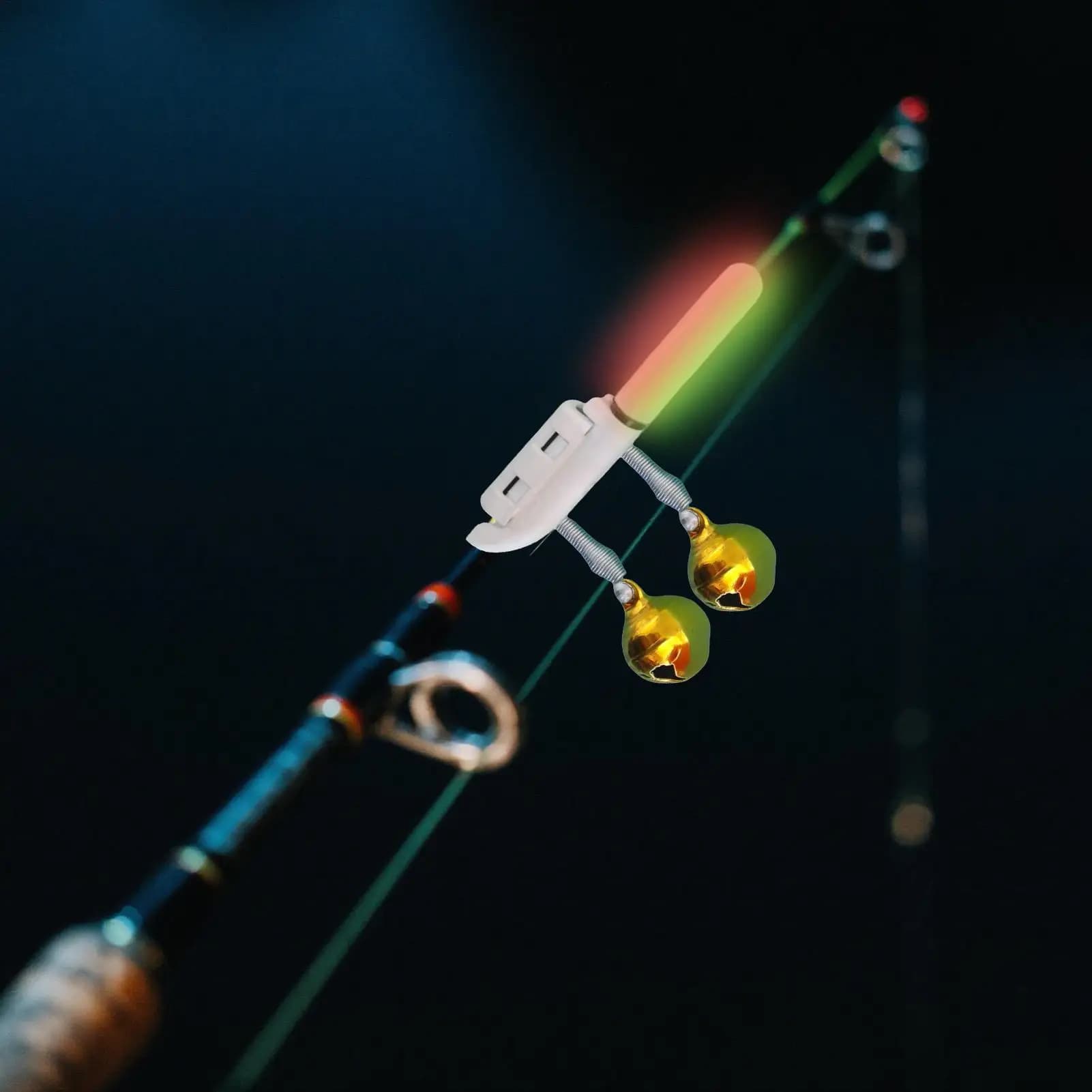 Lampe rechargeable étanche pour embout de canne à pêche avec alerte lumineuse et fixation par pince