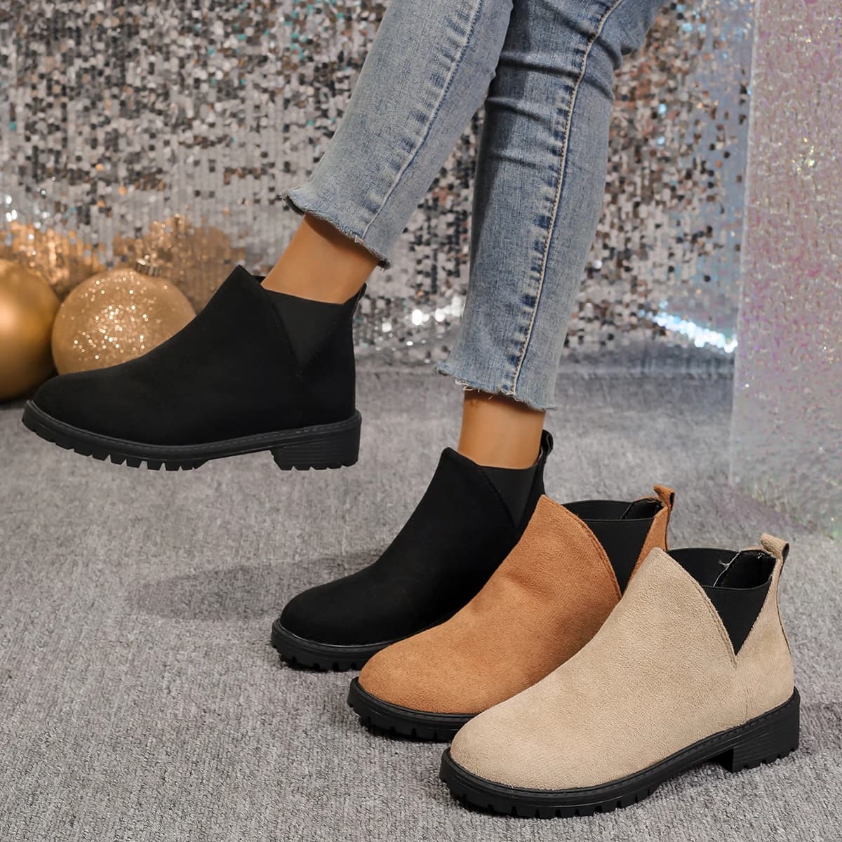 Bottes cheville talon carré femme - Simili daim, découpe en V, semelle antidérapante professionnelle