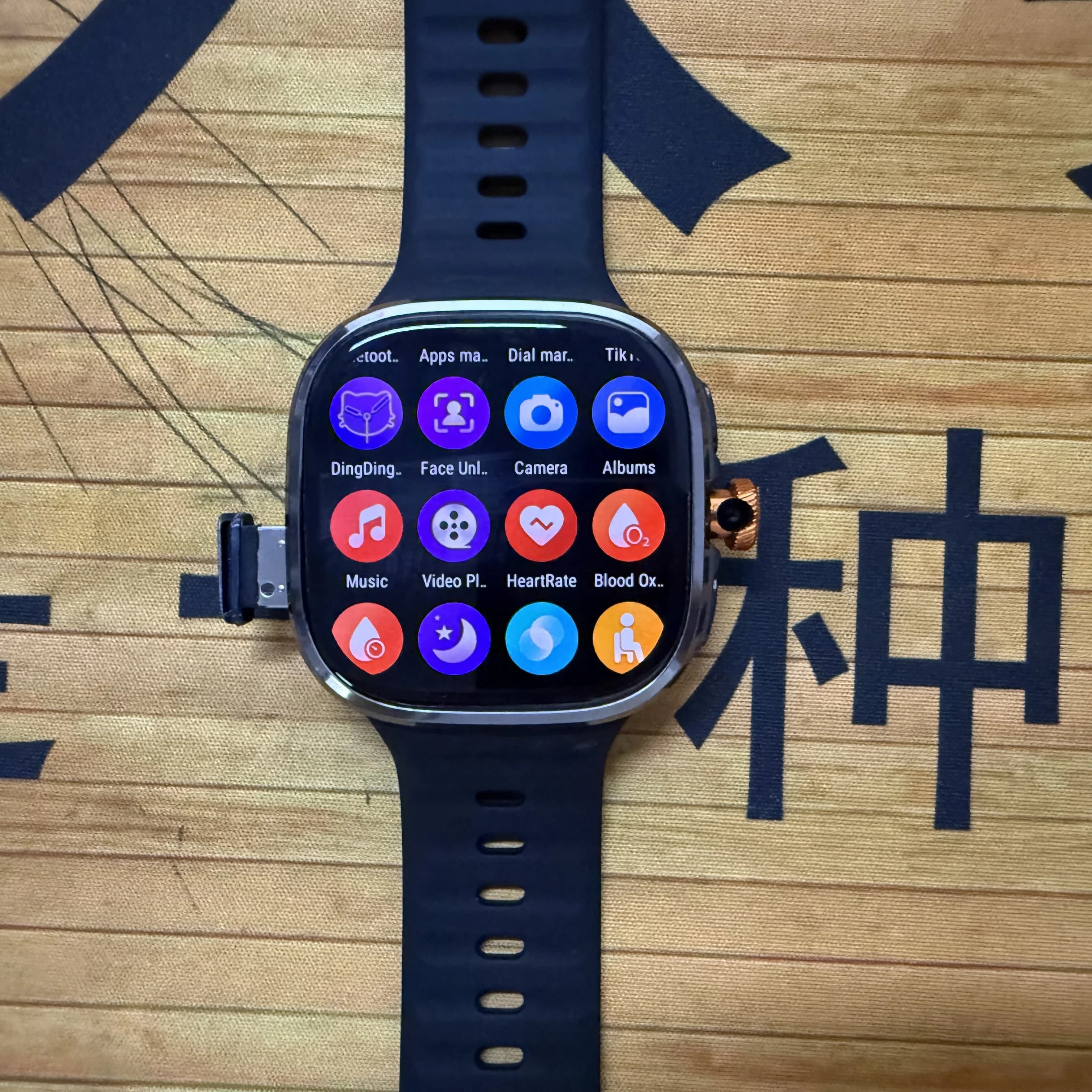 Smartwatch M99 5G avec caméra rotative 900W - GPS et boussole pour pêche en mer précise