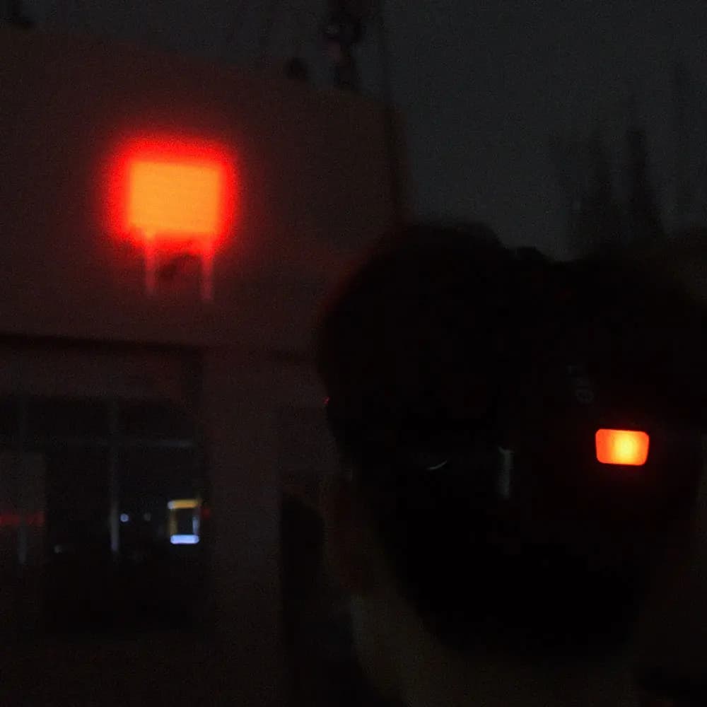 Lampe frontale LED rouge zoomable 3 modes 18650 pour pêche discrète et observation