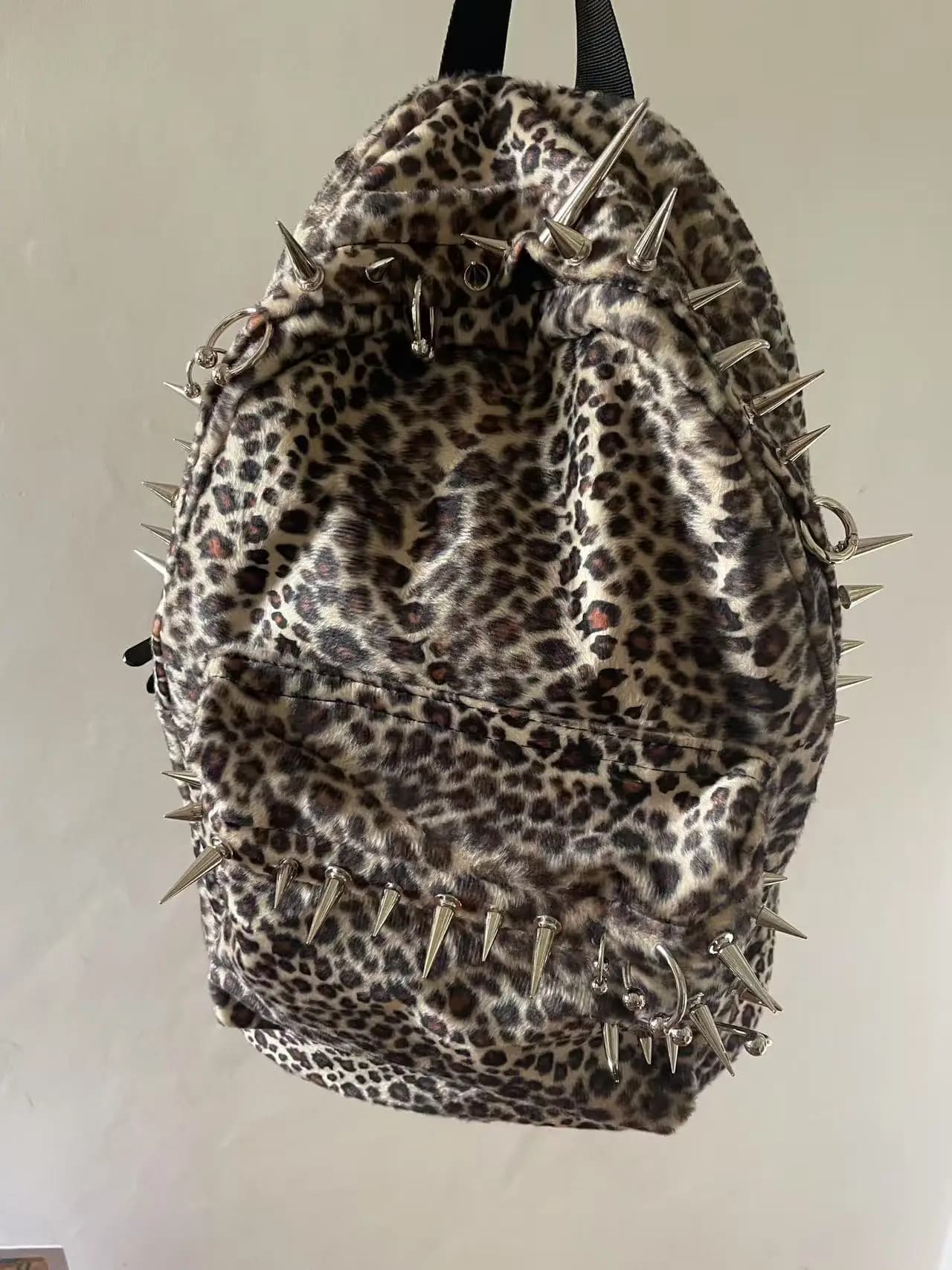 Sac à dos punk à rivets imprimé léopard grande capacité - Mode pêche urbaine pour hommes et femmes