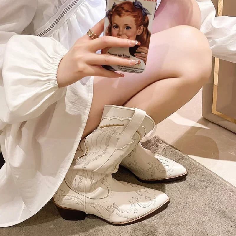 Bottes cowboy femme vintage à talon épais avec broderies western - Style automnal