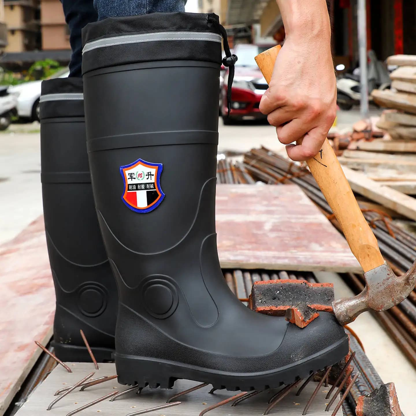 Bottes de travail caoutchouc à embout et semelle acier protection anti-flammes pour montagne