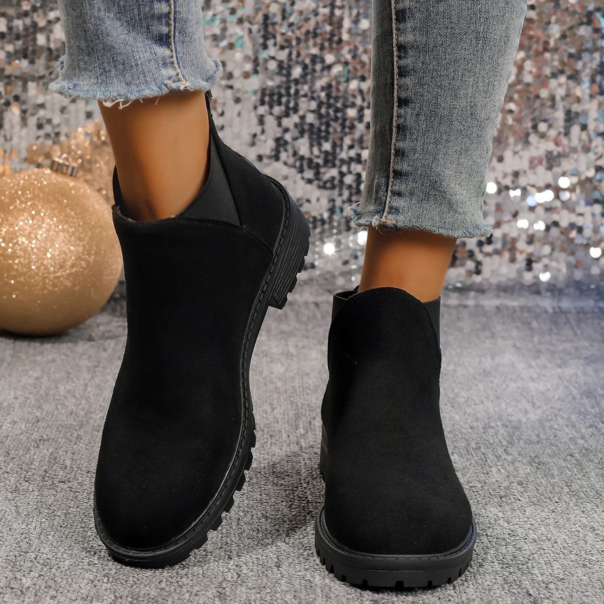 Bottes cheville talon carré femme - Simili daim, découpe en V, semelle antidérapante professionnelle