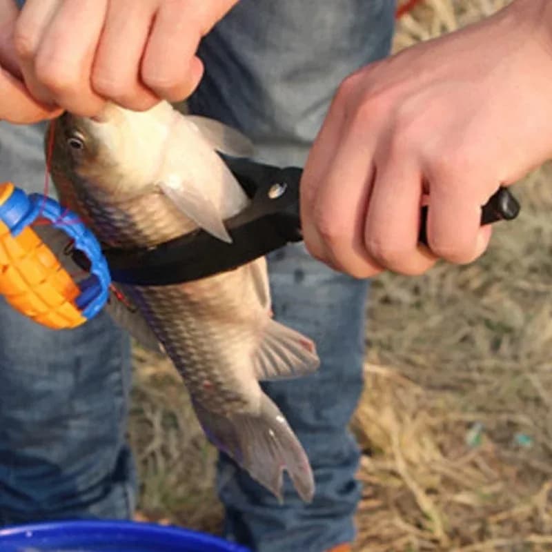 Pince de pêche à lèvres avec grip anti-dérapant pour le contrôle et la manipulation des leurres