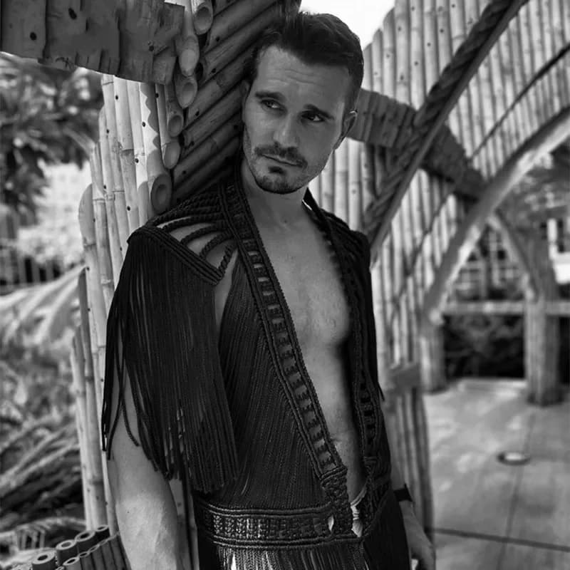 Cardigan crocheté main homme été 2025 pour plage et pêche côtier mailles ajourées avec franges