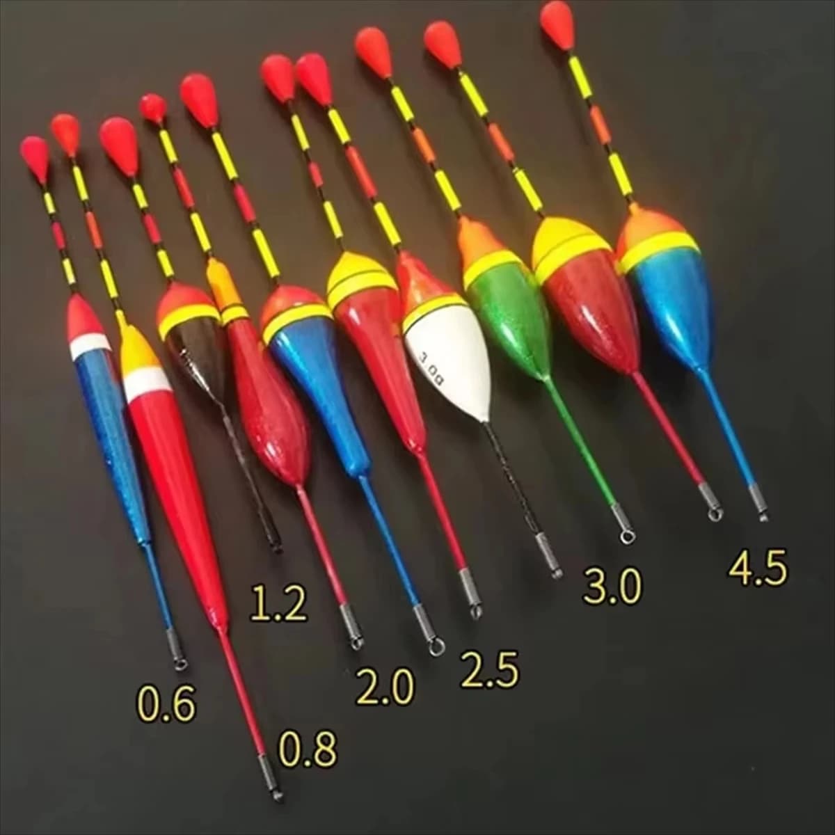 Lot promotionnel 10 flotteurs de pêche mélangés tailles couleurs pour équipement complet pêcheur