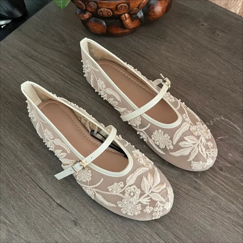 Ballerines femmes élégantes 2025 - Escarpins Mary Jane blancs brodés mesh été confortables