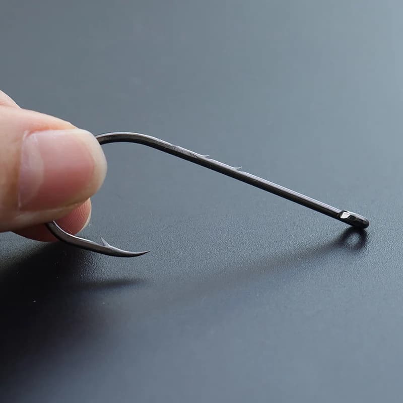 Boîte de 110 hameçons longue tige barbelés acier carbone pour pêche mer avec double appât - Hameçons océan