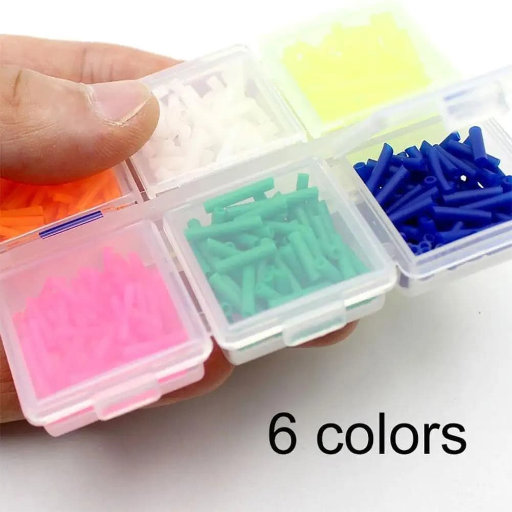 Boîte accessoires carpe avec flotteurs assortis - tubes silicone colorés gadgets pêche canne à coup
