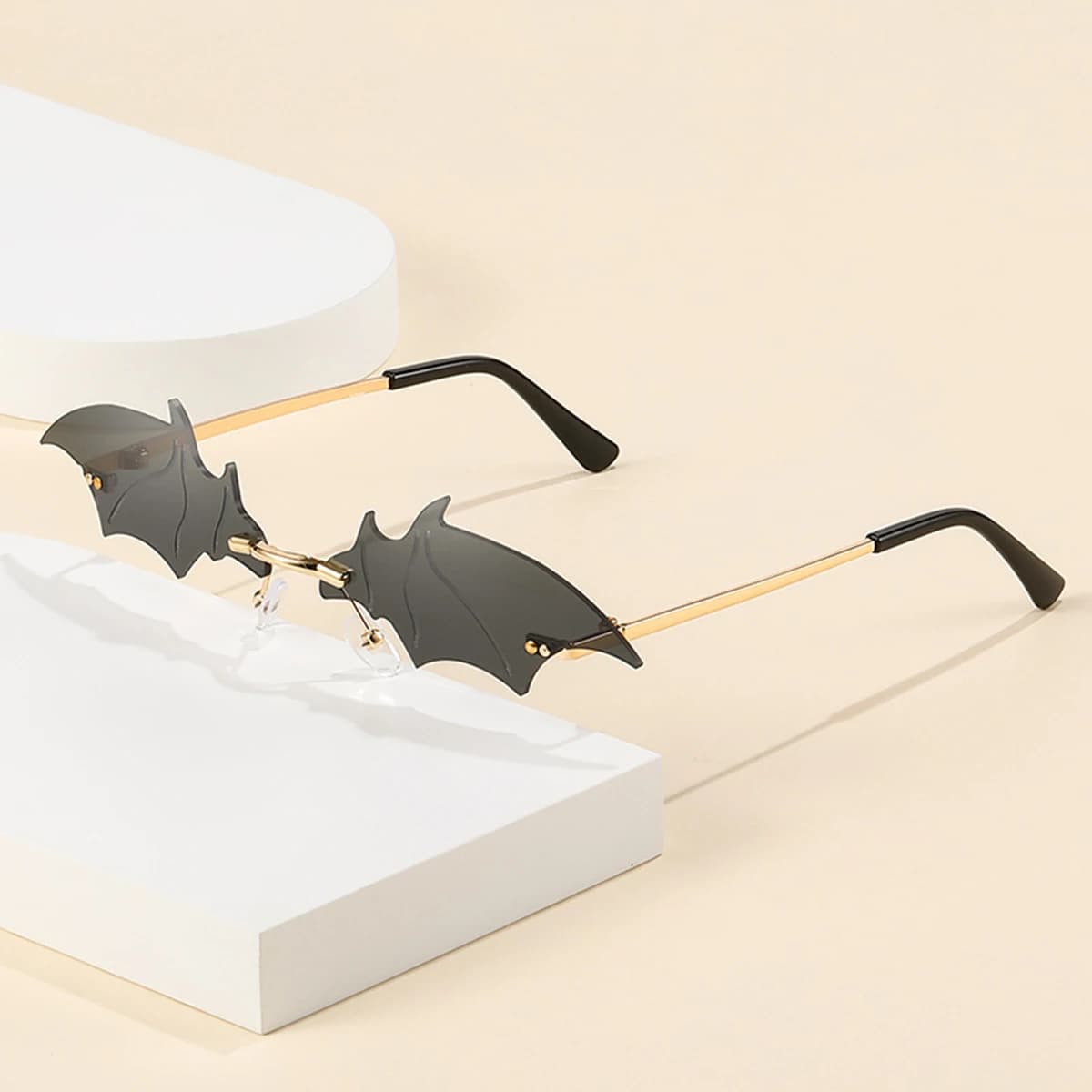 Lunettes de soleil personnalité chauve-souris colorées tendance streetwear unisex mode originale accessoire