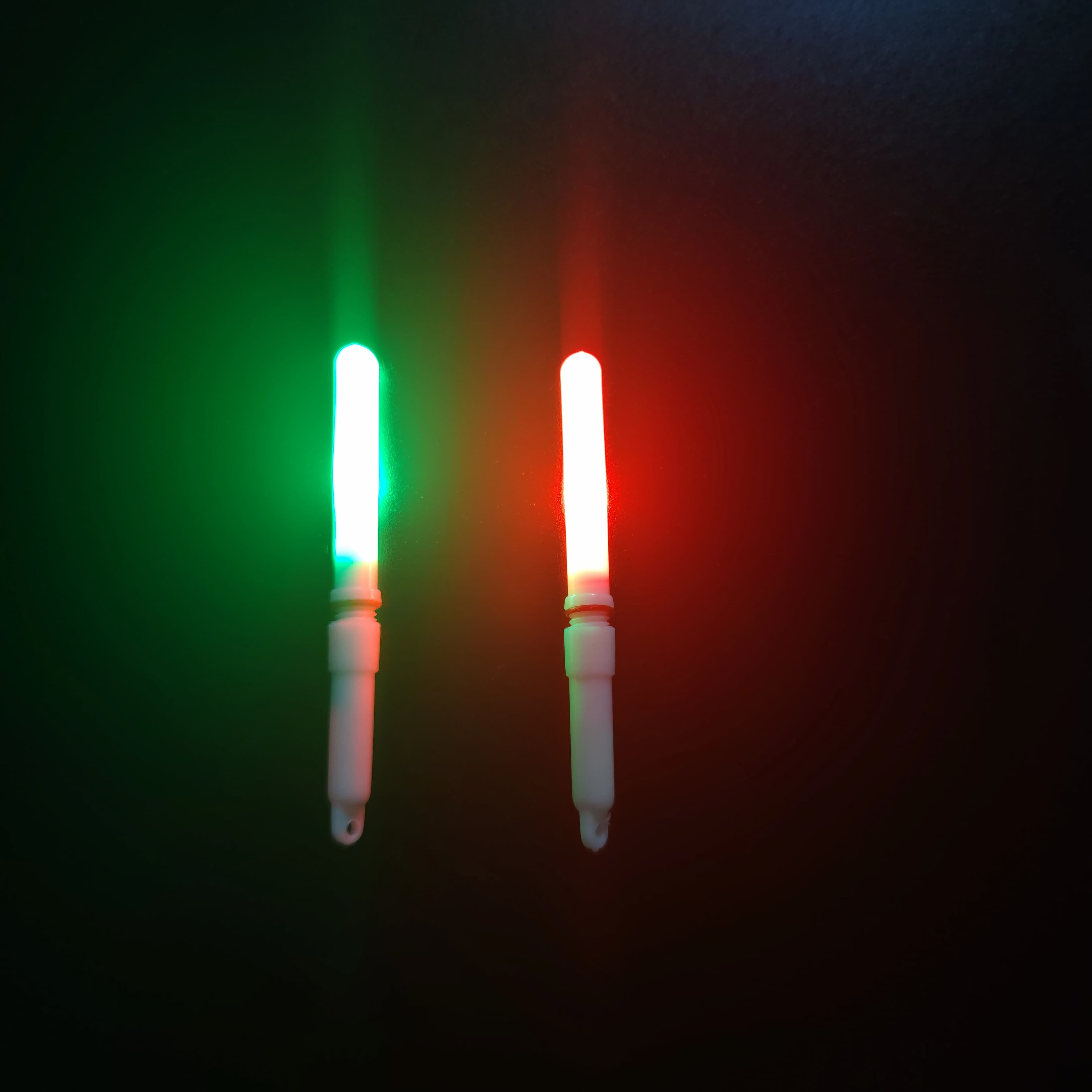 10 bâtons lumineux de pêche nocturne avec piles cr425 et flotteurs lumineux pour attirer les poissons