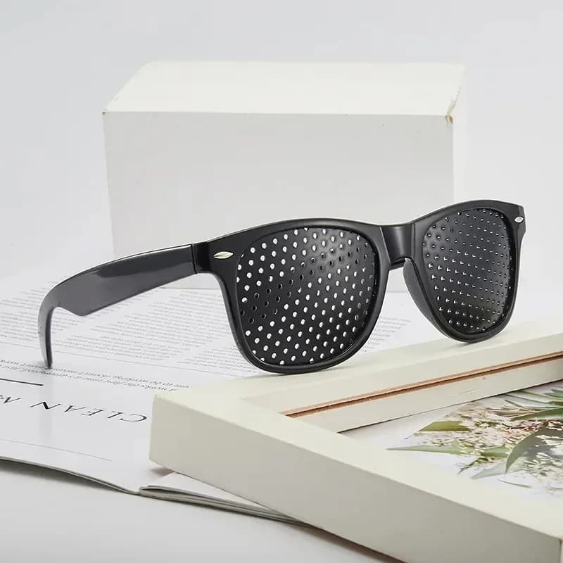 Lunettes anti-myopie et astigmatisme avec trous pour corriger la fatigue visuelle - Homme et Femme
