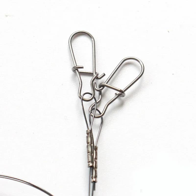 Laisse de pêche en acier 2PCS avec émerillon roulant anti-embrouillage pour brochet et carnassiers
