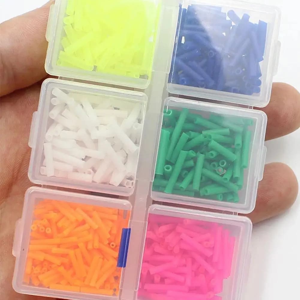 Boîte accessoires carpe avec flotteurs assortis - tubes silicone colorés gadgets pêche canne à coup