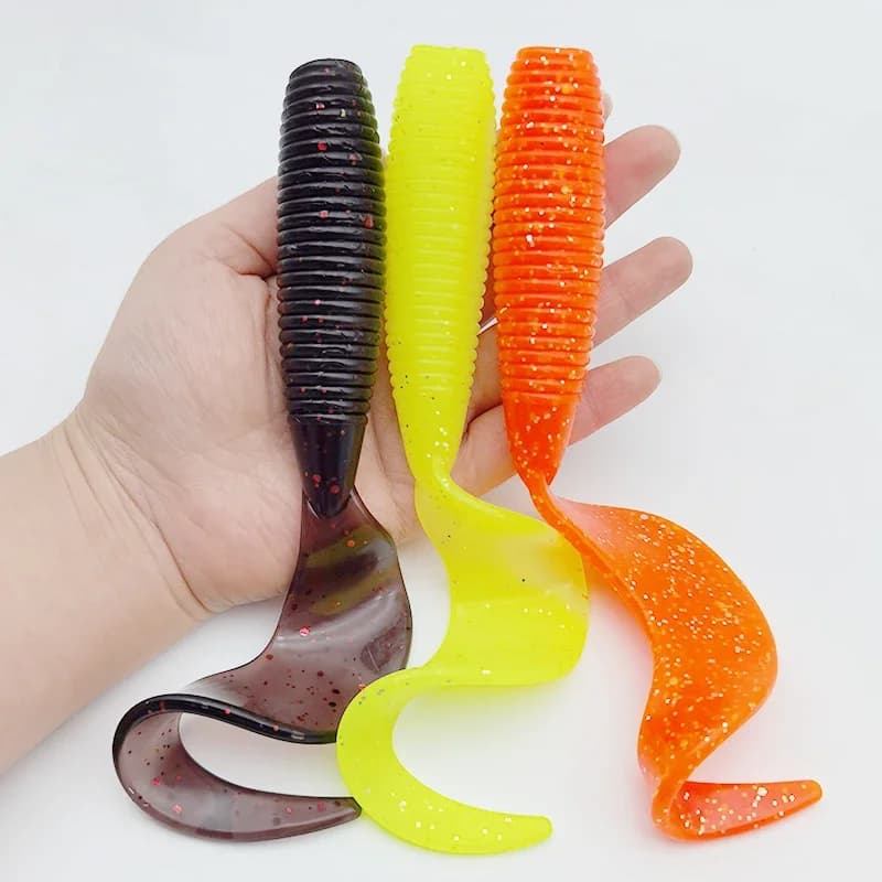 2 leurres souples 165mm 52g avec queue vibrante pour pêche du black bass