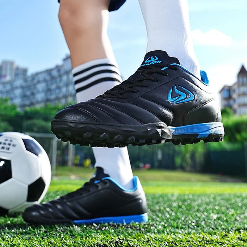 Chaussures de football adultes 39-45 : Grandes tailles unisexes pour entraînement sportif intensif