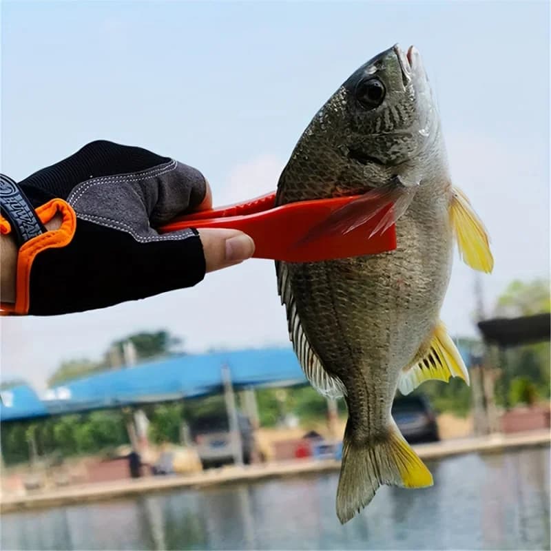 Multifunctional Fishing Fish Clip Hand Controller Tackle Tool Fishing Body Grip 