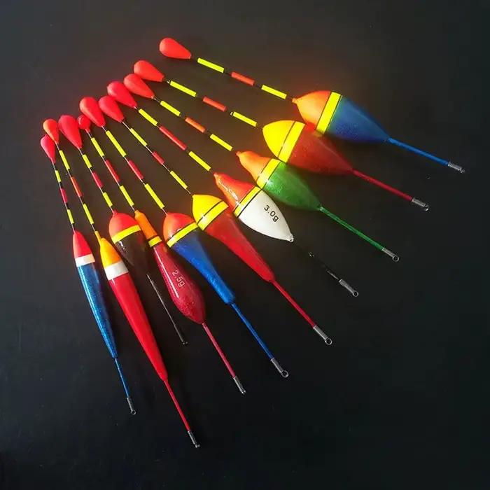 Lot promotion de 10 flotteurs de pêche multicolores et tailles mixées pour une pêche adaptée