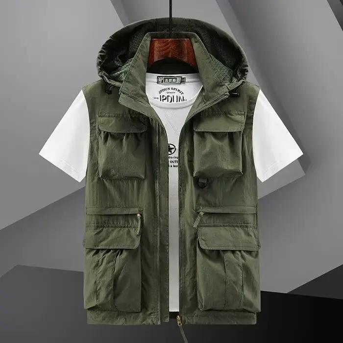 Veste de pêche homme déperlante avec capuche amovible et multiples poches pour le printemps