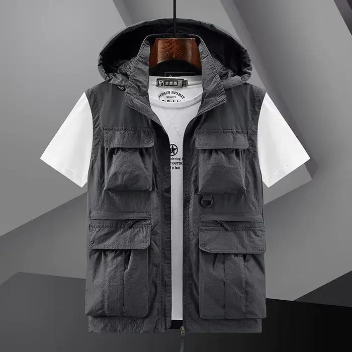 Veste de pêche homme déperlante avec capuche amovible et multiples poches pour le printemps