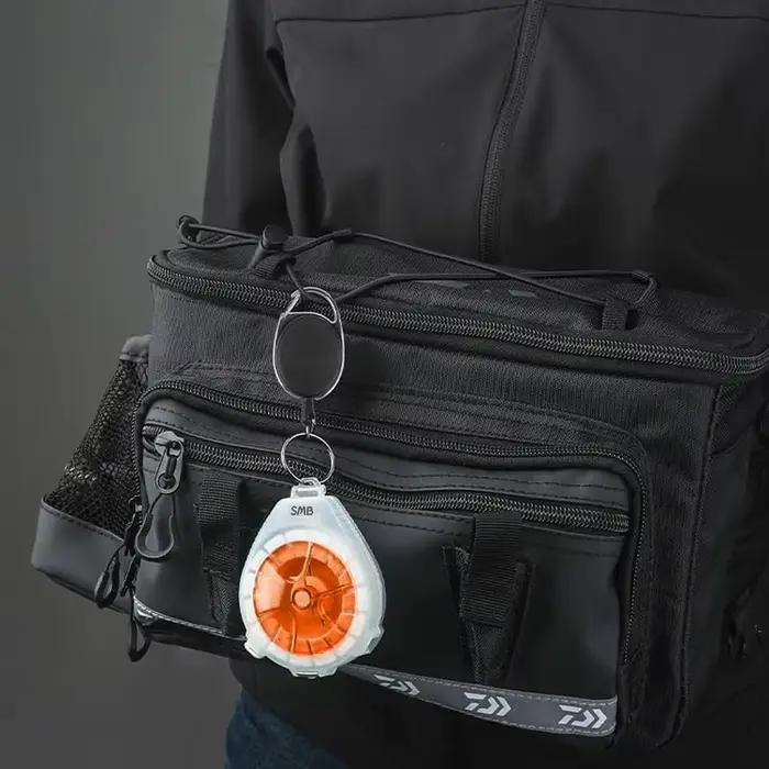 Boîtier de rangement multifonction pour fil de pêche avec enrouleur et système anti-retour